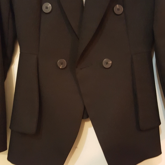 A black blazer made in Korea. - Picture 3 of 7